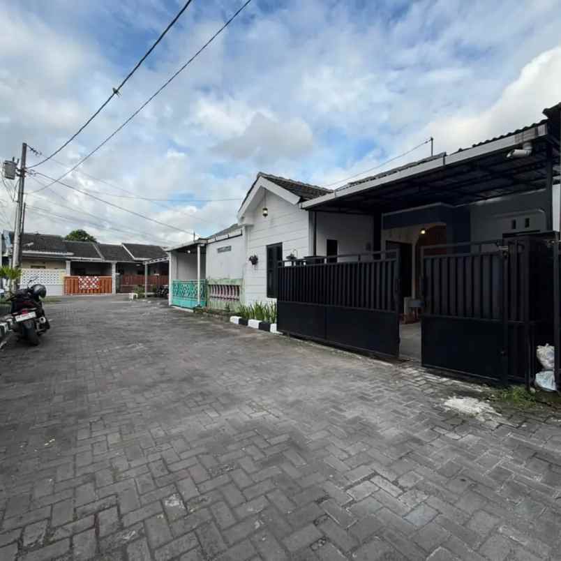 dijual rumah pasar pleret