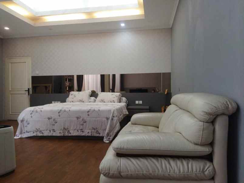 dijual rumah pelangi gading residence