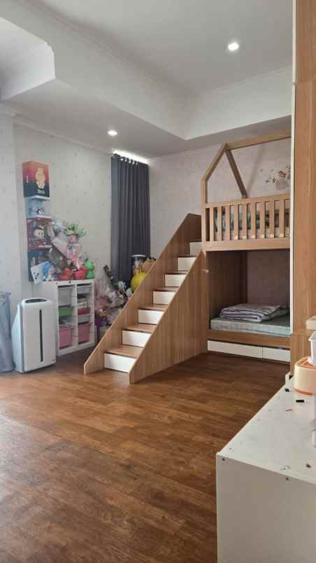 dijual rumah pelangi gading residence