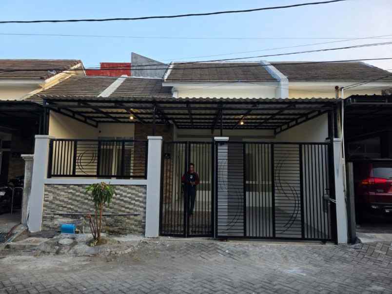 dijual rumah perum grand royal