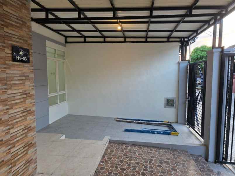dijual rumah perum grand royal