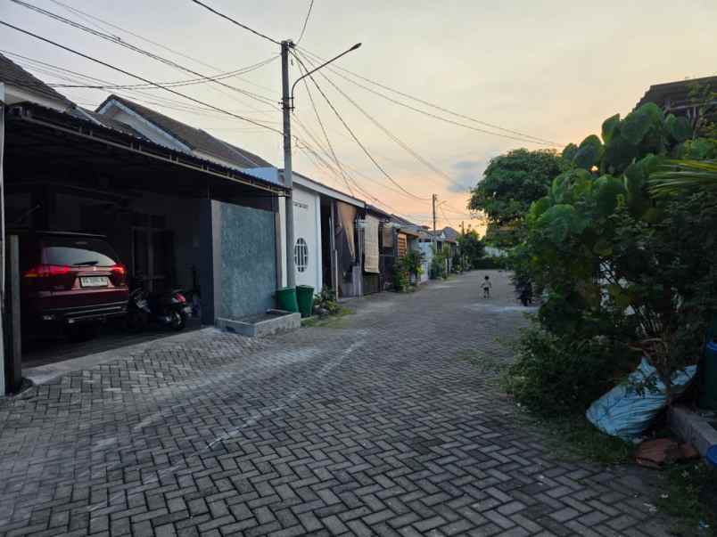 dijual rumah perum grand royal