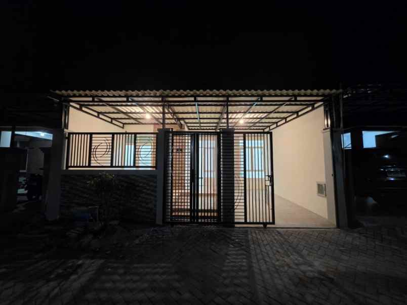 dijual rumah perum grand royal