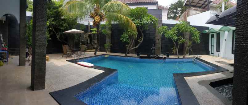 dijual rumah perumahan menteng royal