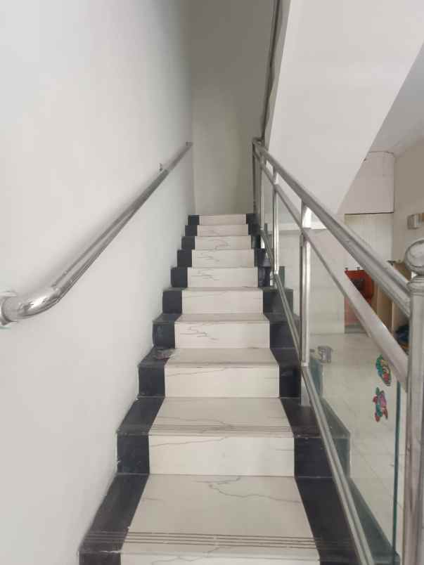 dijual rumah perumahan nirwana