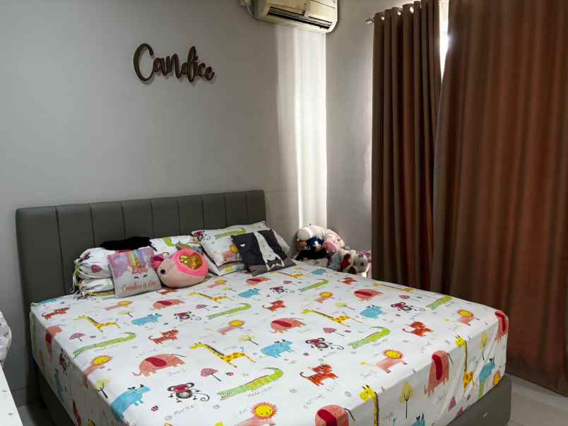 dijual rumah perumahan royal residence