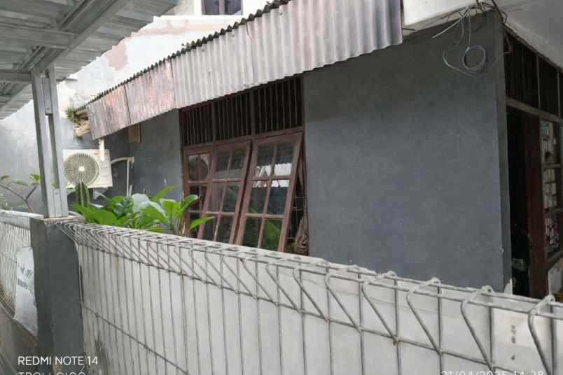 dijual rumah perumnas depok 1