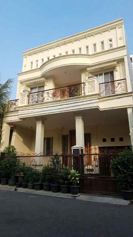 dijual rumah pesona khayangan margonda
