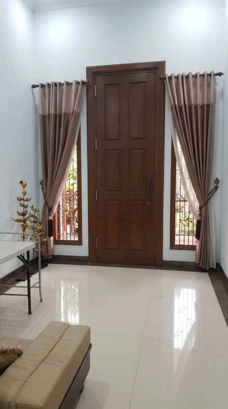 dijual rumah pesona khayangan margonda