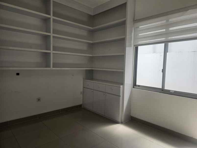 dijual rumah pik2 4 1 bedroom semi furnished