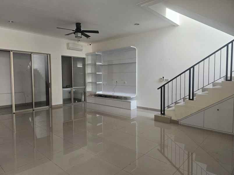 dijual rumah pik2 4 1 bedroom semi furnished