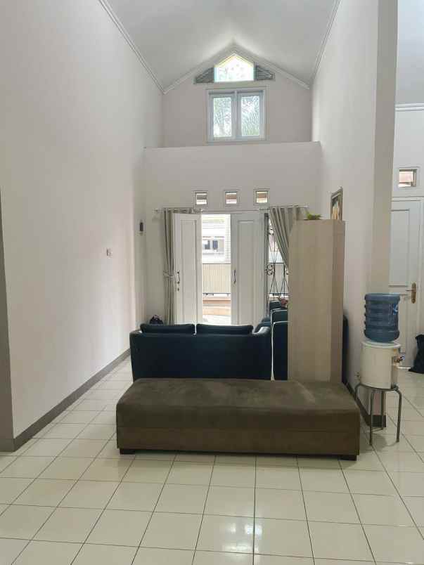 dijual rumah pinus regency