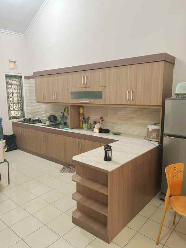 dijual rumah pinus regency