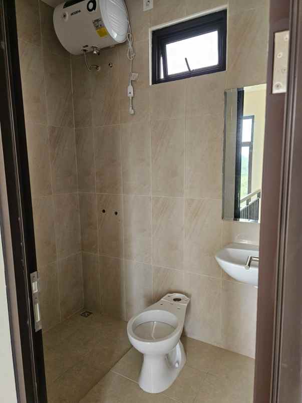 dijual rumah podomoro golf view