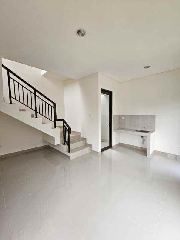 dijual rumah podomoro golf view