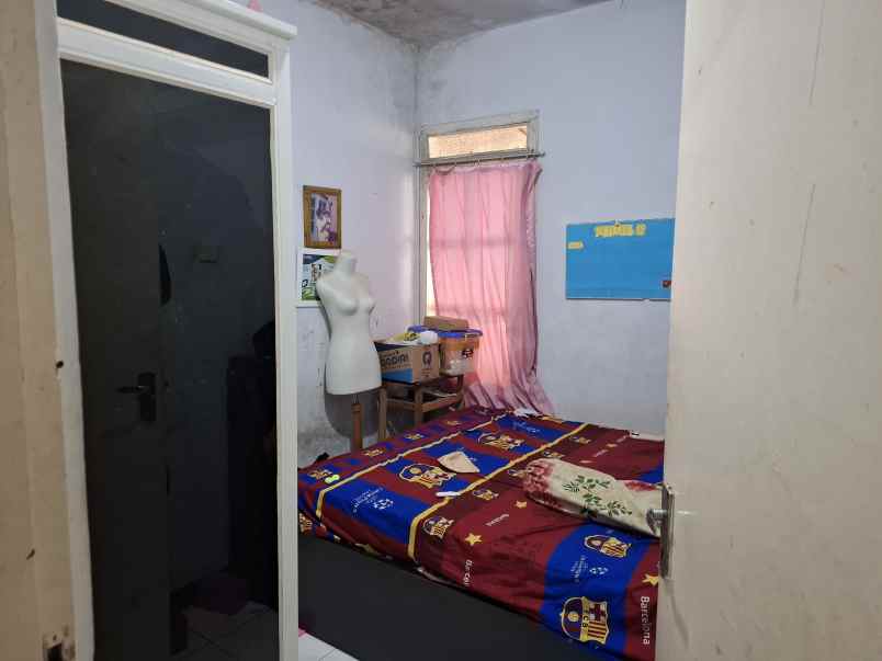 dijual rumah pojok di griya kencana asri jember