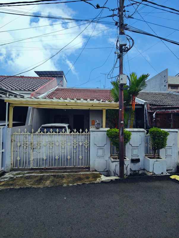 dijual rumah pondok bambu jakarta timur