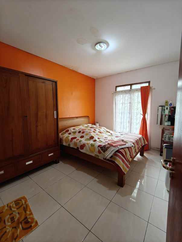 dijual rumah pondok bambu jakarta timur