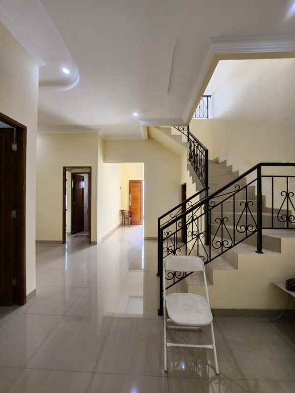 dijual rumah pulo asem