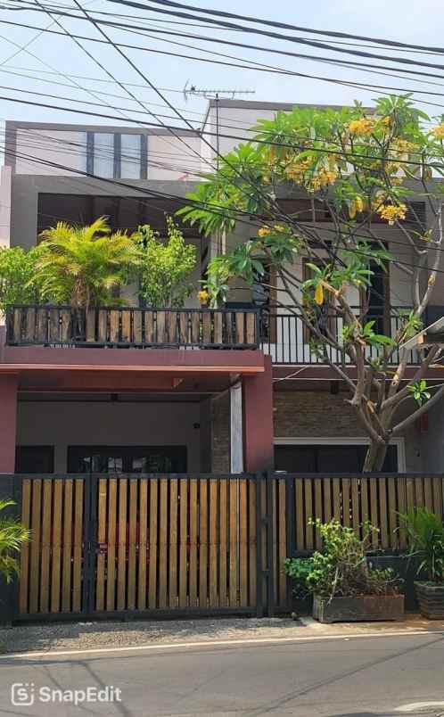 dijual rumah pulomas