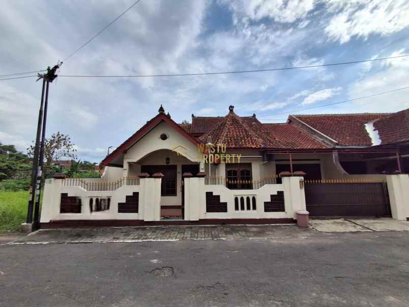 dijual rumah purwomartani