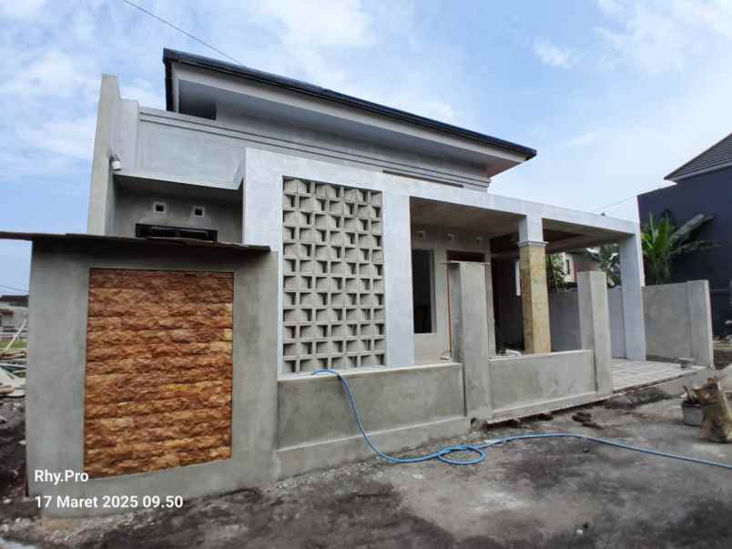 dijual rumah purwomartani kalasan