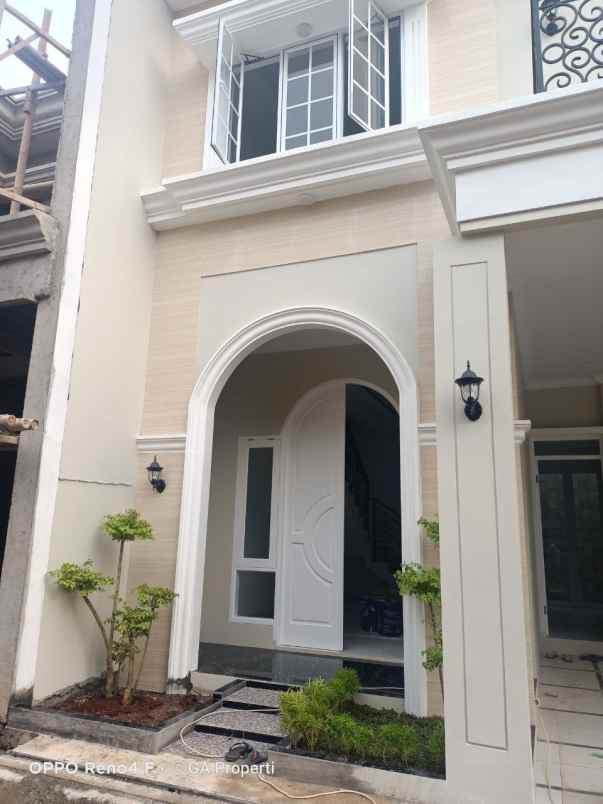 dijual rumah rangkapan jaya pancoran