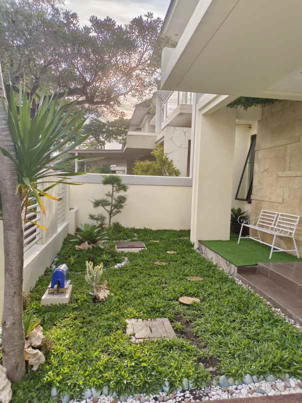 dijual rumah royal residence