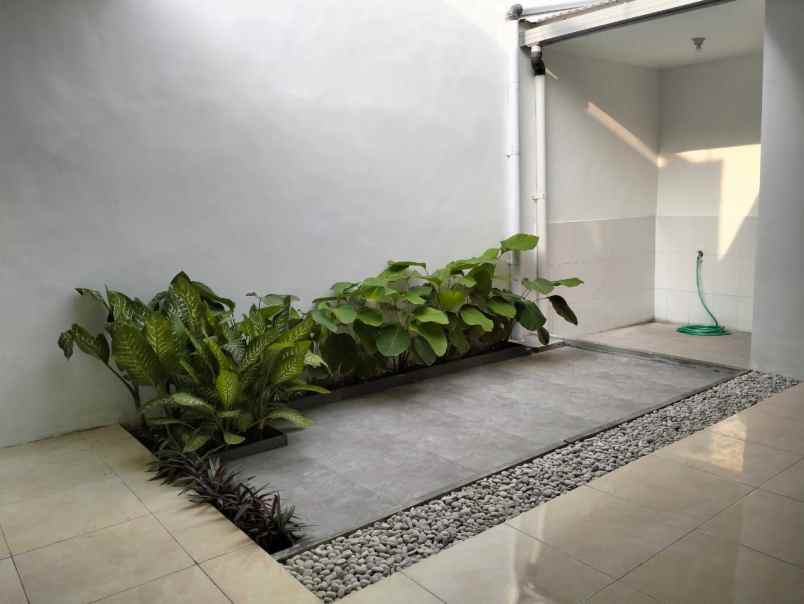 dijual rumah rumah wiguna timur