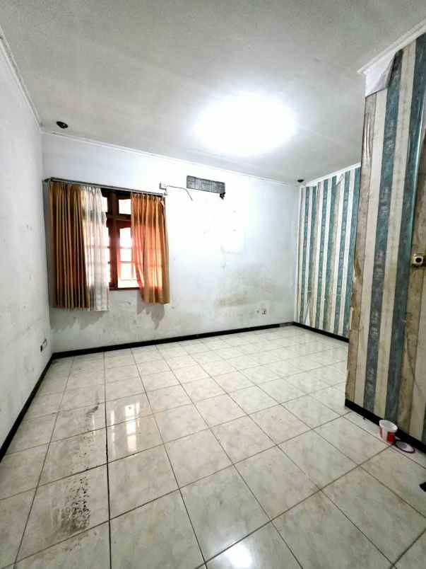 dijual rumah rungkut