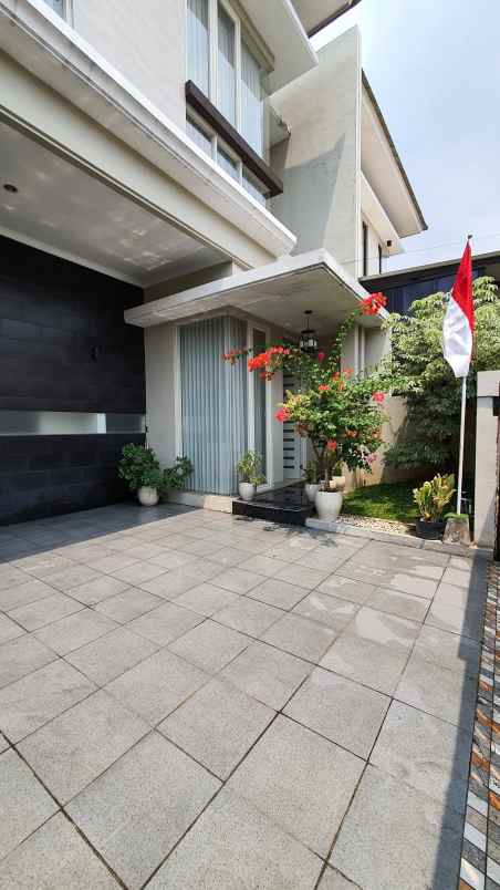 dijual rumah rungkut asri rungkut