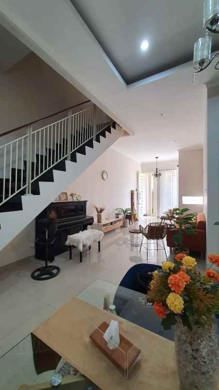 dijual rumah rungkut asri rungkut