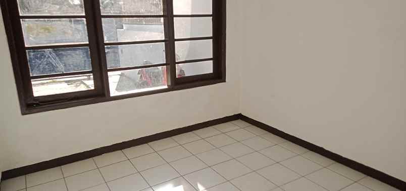 dijual rumah sanggar hurip