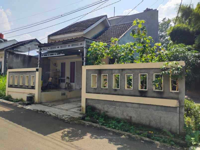 dijual rumah sawangan depok