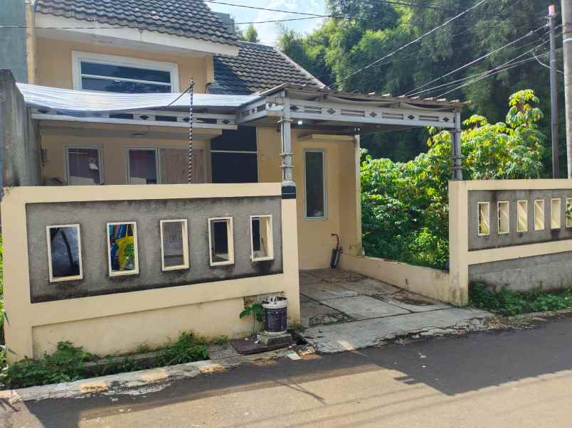 dijual rumah sawangan depok