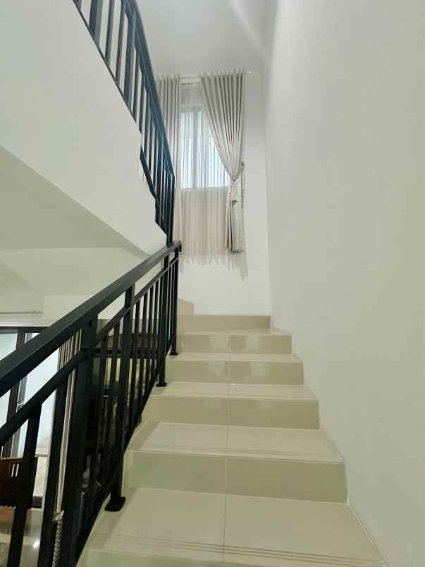 dijual rumah sawangan depok