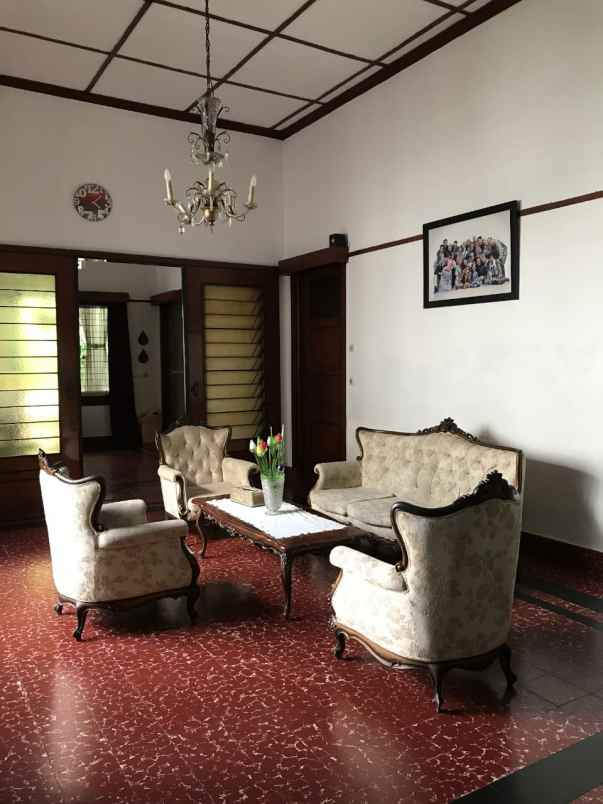 dijual rumah sayap dago