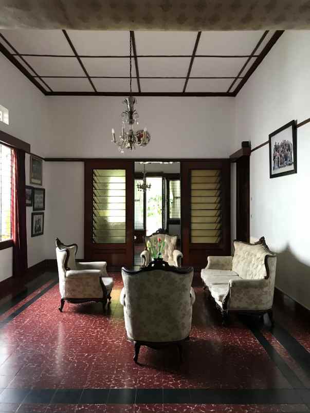 dijual rumah sayap dago