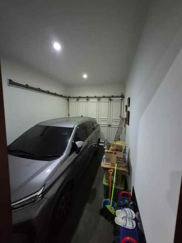 dijual rumah secondary dalam komplek siap huni
