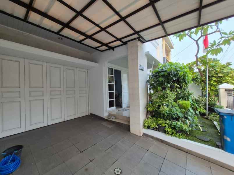 dijual rumah secondary dalam komplek siap huni