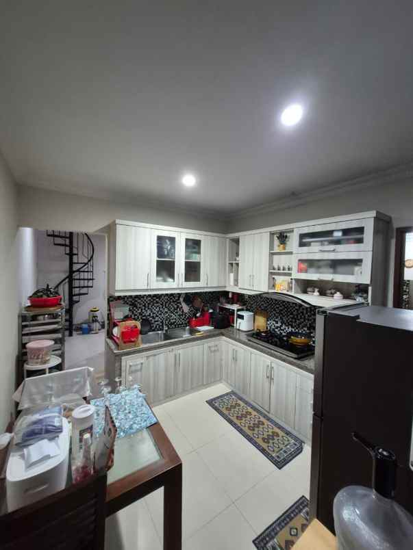 dijual rumah secondary dalam komplek siap huni