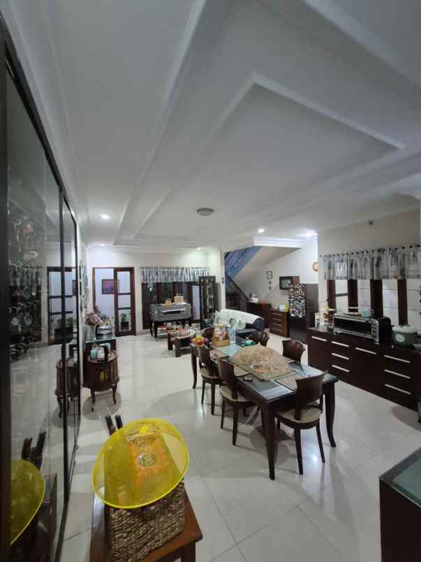 dijual rumah secondary dalam komplek siap huni