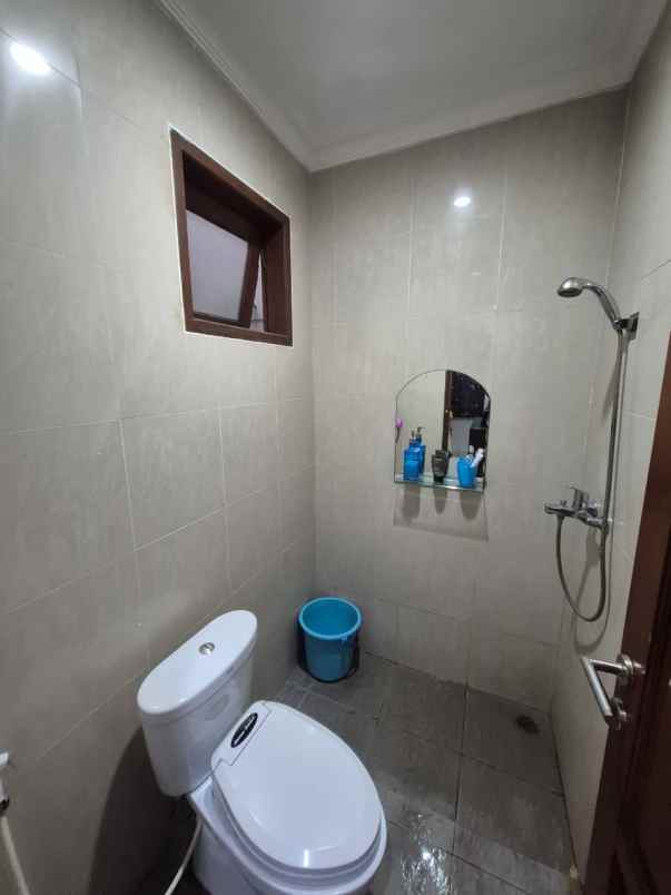 dijual rumah secondary dalam komplek siap huni