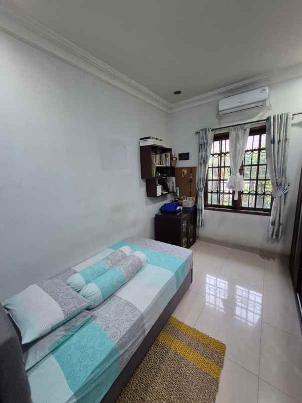 dijual rumah secondary dalam komplek siap huni