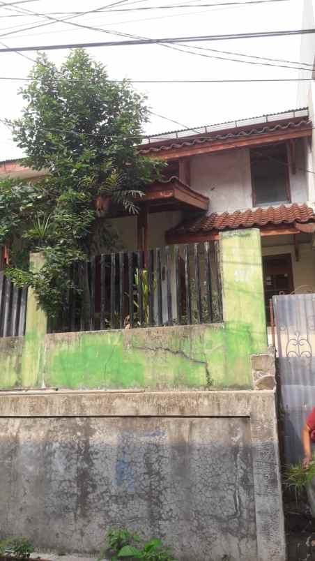 dijual rumah secoud di beji depok 2 lantai