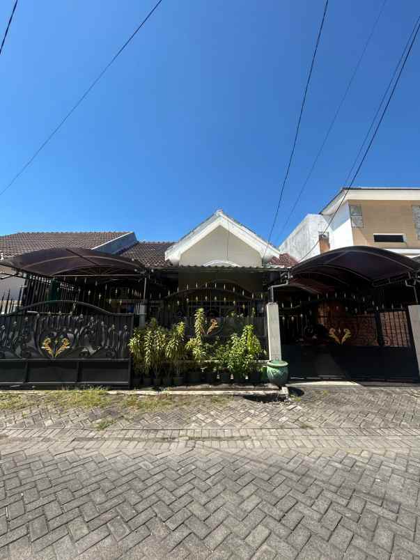 dijual rumah semampir