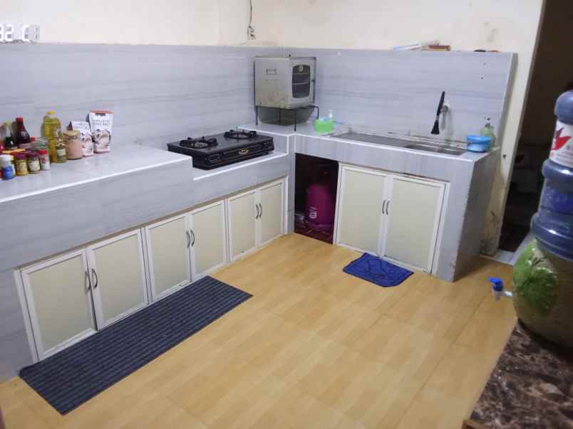 dijual rumah semolowaru