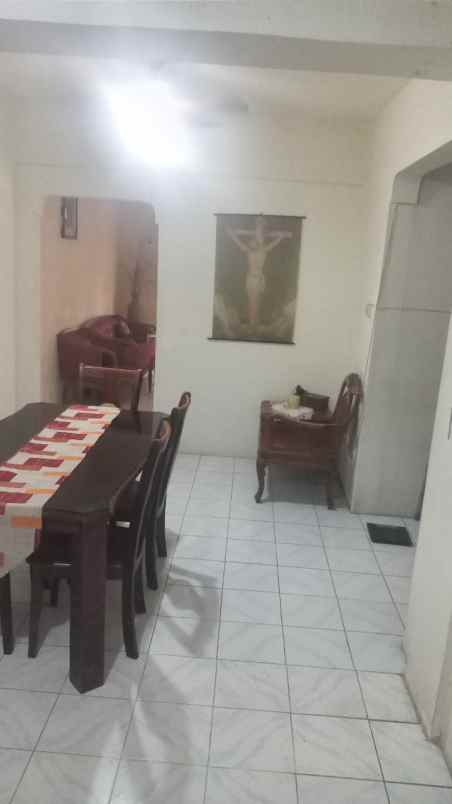 dijual rumah semolowaru