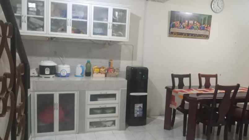 dijual rumah semolowaru