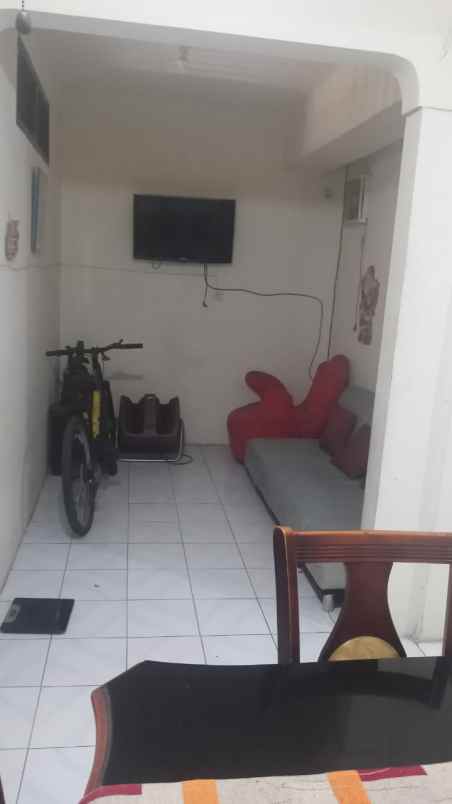dijual rumah semolowaru
